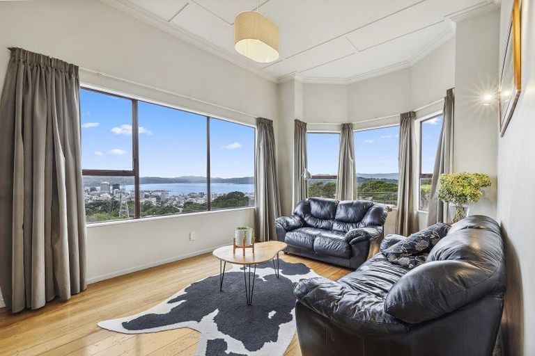 Photo of property in 13 Tanera Crescent, Brooklyn, Wellington, 6021