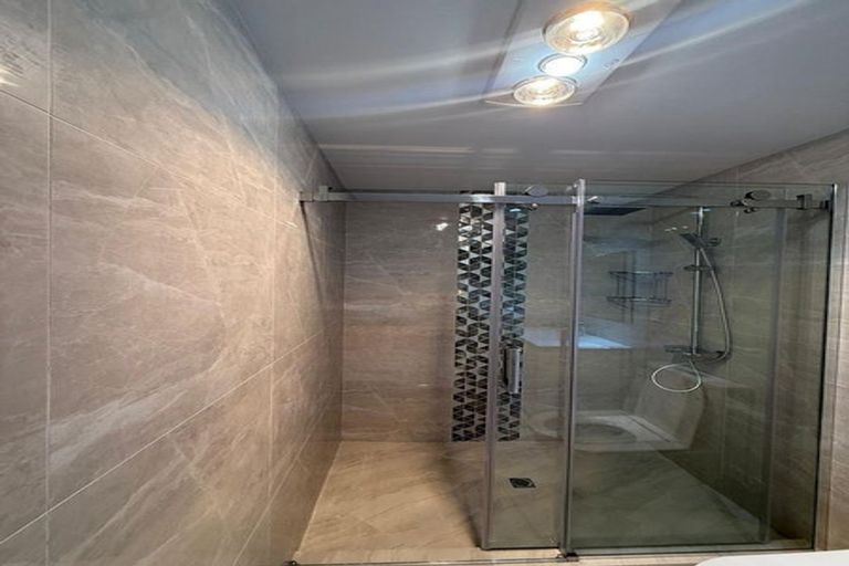 Photo of property in 16 Christmas Road, Manurewa, Auckland, 2102