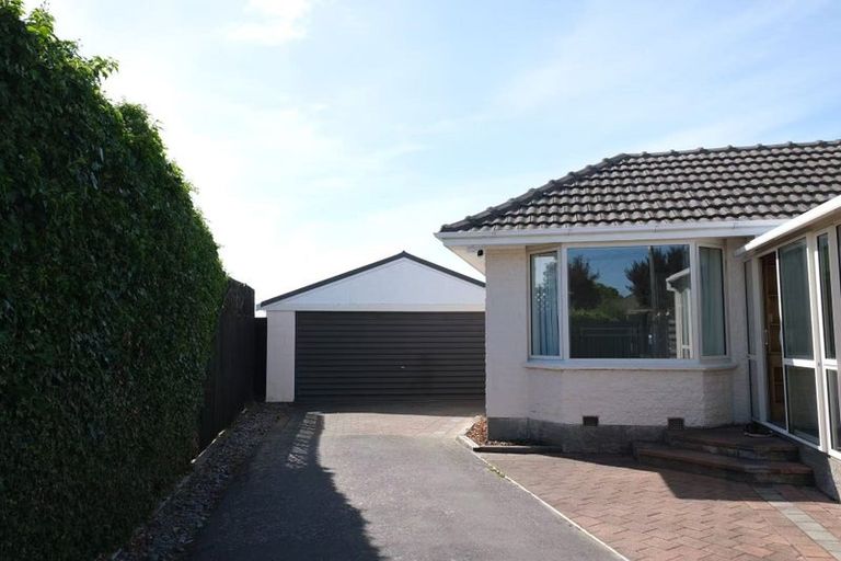 Photo of property in 12 Geelong Place, Burnside, Christchurch, 8053