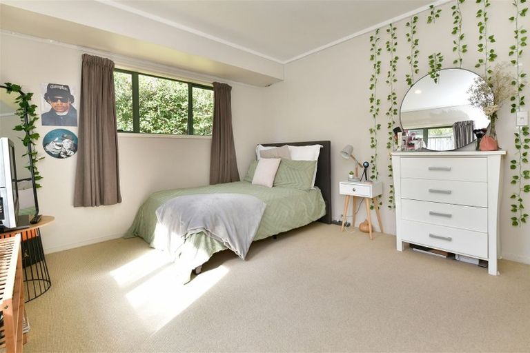 Photo of property in 33a Kia Ora Road, Beach Haven, Auckland, 0626
