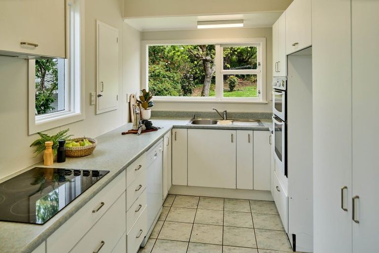 Photo of property in 134 Nevay Road, Karaka Bays, Wellington, 6022
