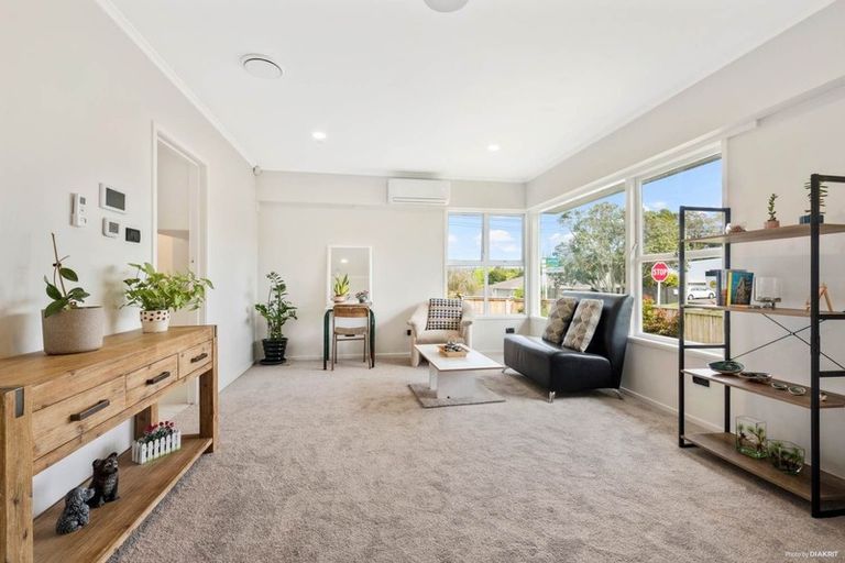 Photo of property in 11 Tonkin Drive, Sunnynook, Auckland, 0620