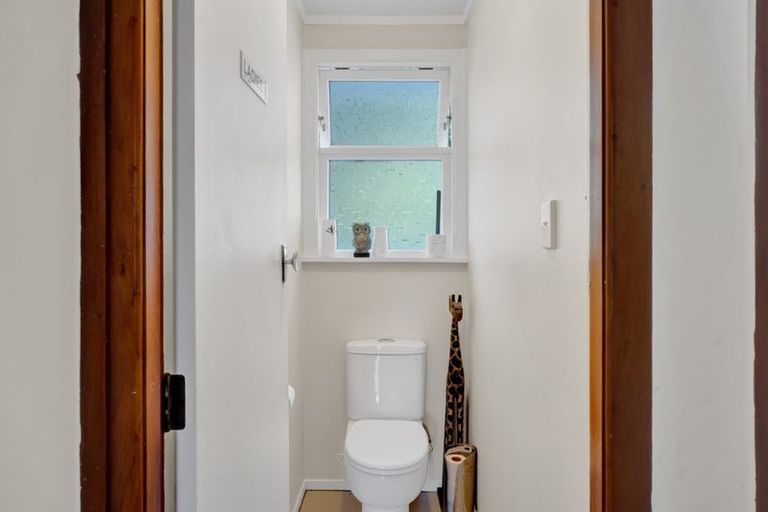 Photo of property in 13 Brixham Place, Merrilands, New Plymouth, 4312