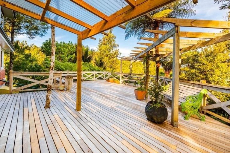 Photo of property in 3 Ngaio Road, Titirangi, Auckland, 0604