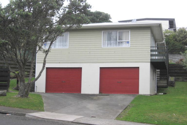 Photo of property in 77 Stewart Drive, Newlands, Wellington, 6037