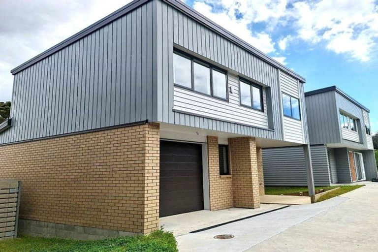 Photo of property in 42c Don Buck Road, Massey, Auckland, 0614