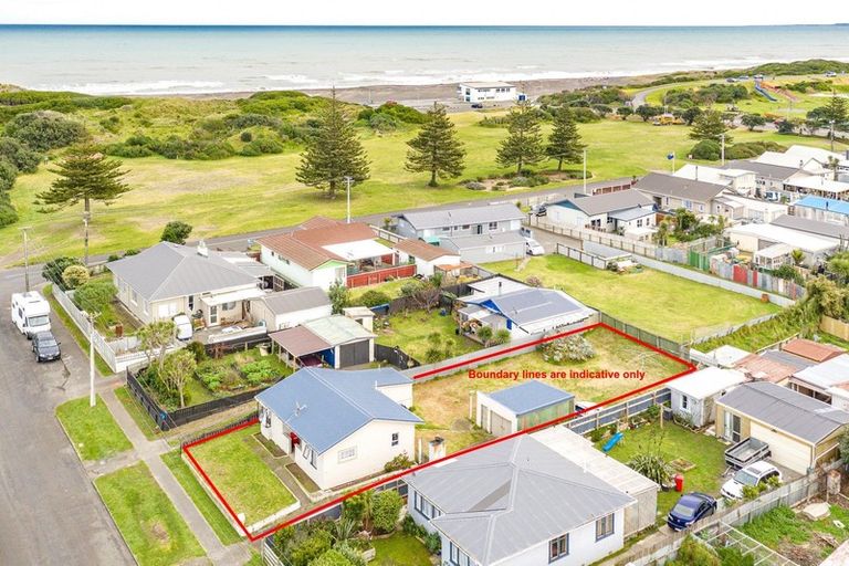 Photo of property in 1 Manuka Street, Castlecliff, Whanganui, 4501