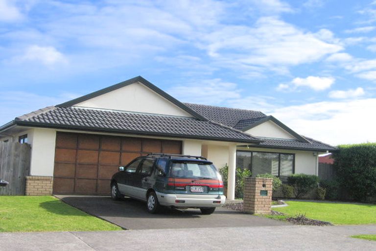 Photo of property in 8 Mohill Place, East Tamaki Heights, Auckland, 2016
