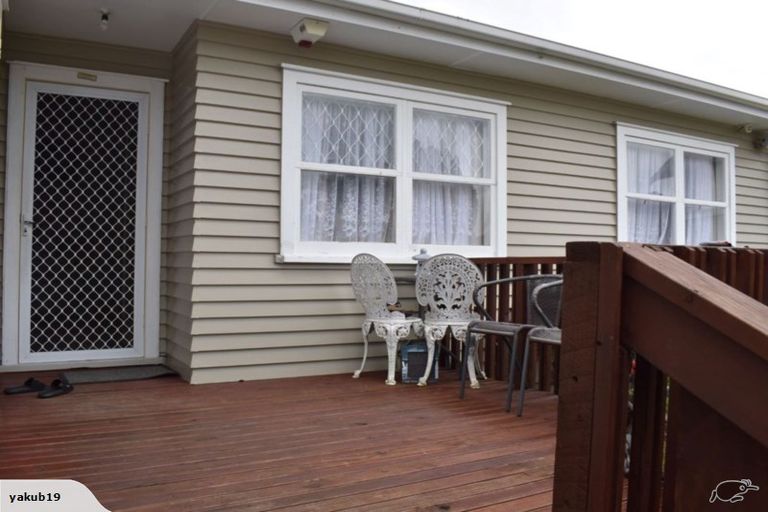 Photo of property in 100 Archibald Road, Kelston, Auckland, 0602