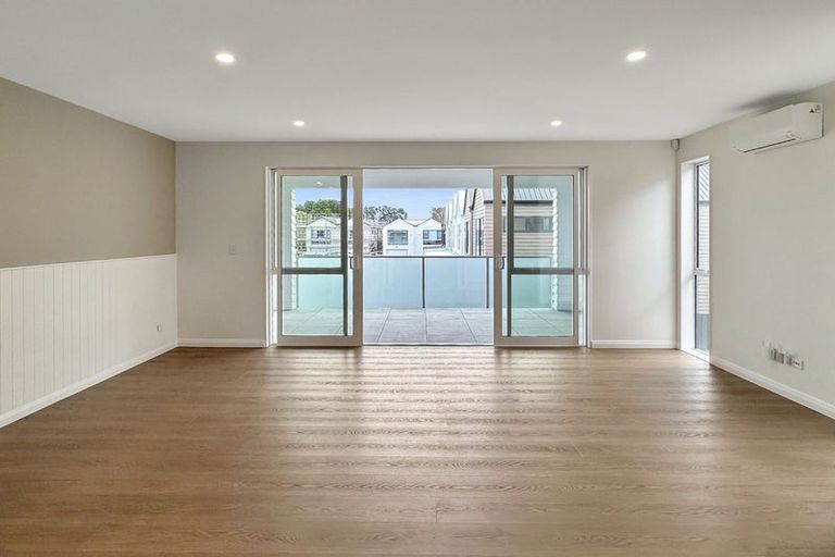 Photo of property in 12 Yellow Pear Lane, Karaka, 2578