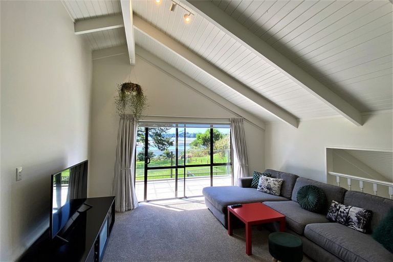 Photo of property in 5 Godwit Place, Waiuku, 2123