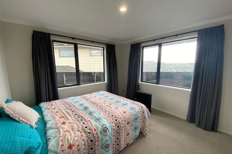 Photo of property in 3 Epic Way, Newlands, Wellington, 6037