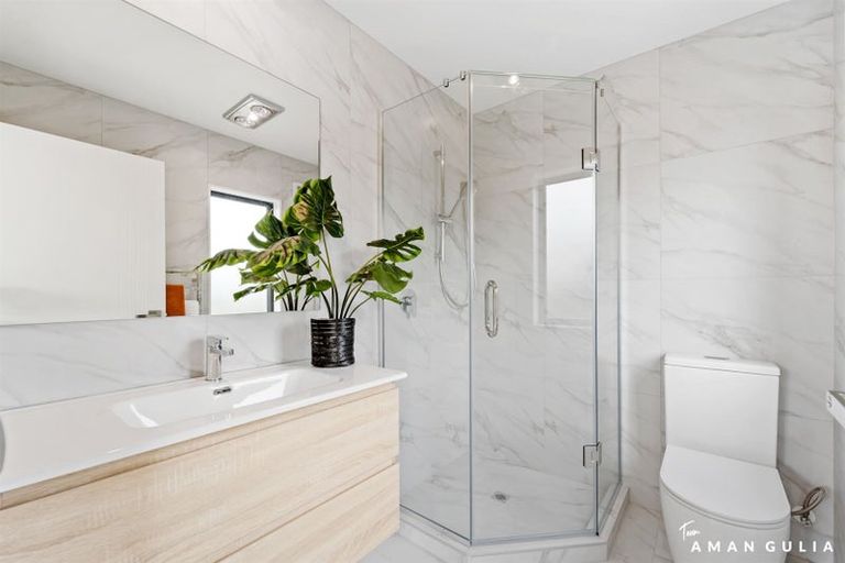 Photo of property in 13a Serjeant Street, Henderson, Auckland, 0612