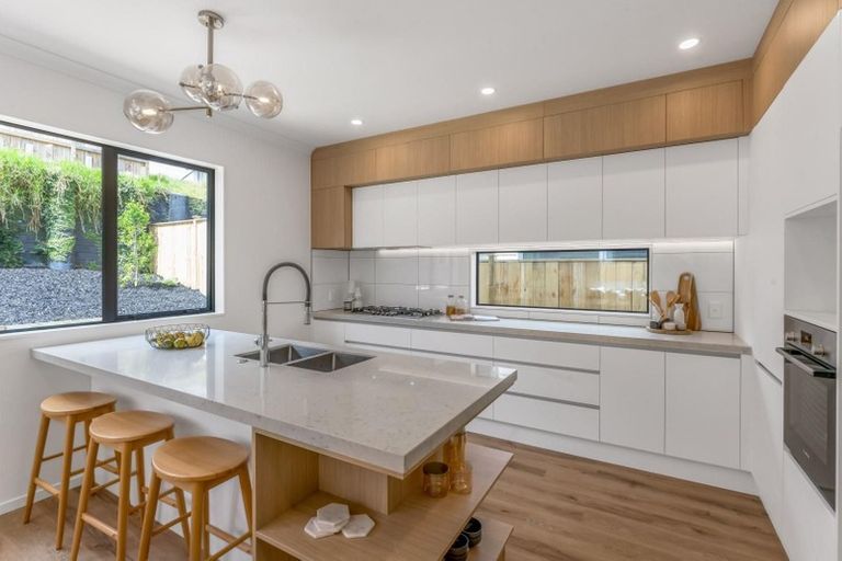 Photo of property in 28 Matahae Drive, Flat Bush, Auckland, 2019