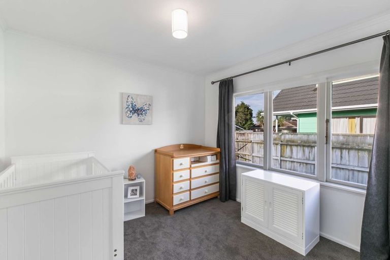 Photo of property in 1/9 Merriefield Avenue, Forrest Hill, Auckland, 0620