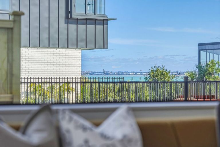 Photo of property in 12 Ocean Breeze Avenue, Hobsonville, Auckland, 0616