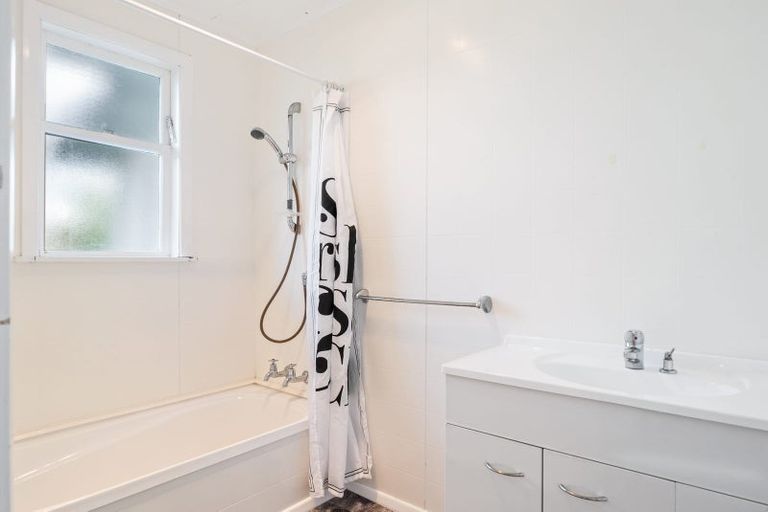 Photo of property in 23 Mazengarb Road, Paraparaumu Beach, Paraparaumu, 5032