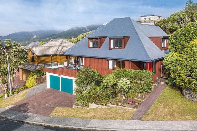 Photo of property in 13 Ramphal Terrace, Khandallah, Wellington, 6035