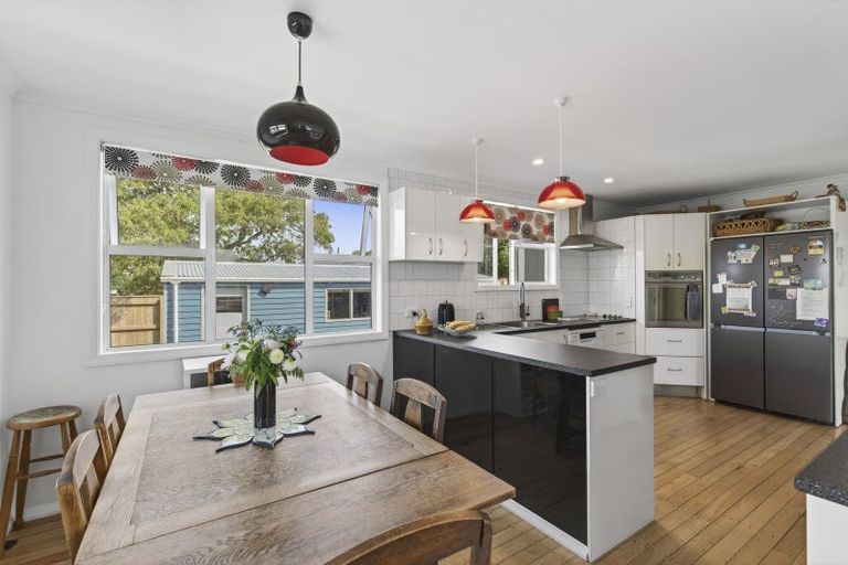 Photo of property in 18 Cowling Road, Hurdon, New Plymouth, 4310