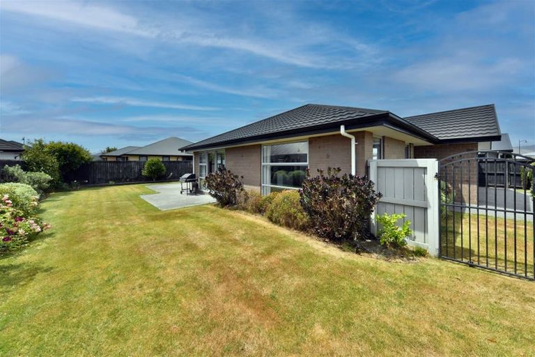 Photo of property in 8 Oakdene Place, Halswell, Christchurch, 8025