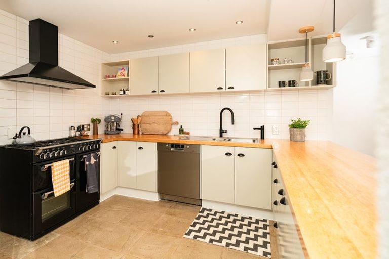 Photo of property in 51 Amesbury Drive, Churton Park, Wellington, 6037