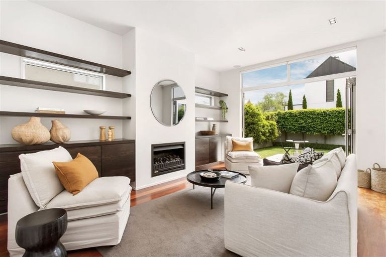 Photo of property in 43 Hawkesbury Avenue, St Albans, Christchurch, 8014