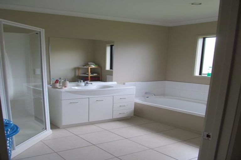 Photo of property in 44 Te Puia Drive, Aotea, Porirua, 5024