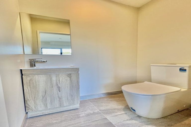 Photo of property in 26 Kaimai Avenue, Massey, Auckland, 0614