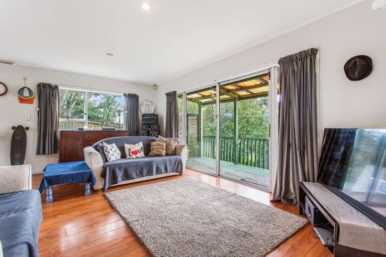 Photo of property in 5 Lysander Crescent, Beach Haven, Auckland, 0626