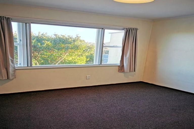Photo of property in 56 Stewart Drive, Newlands, Wellington, 6037