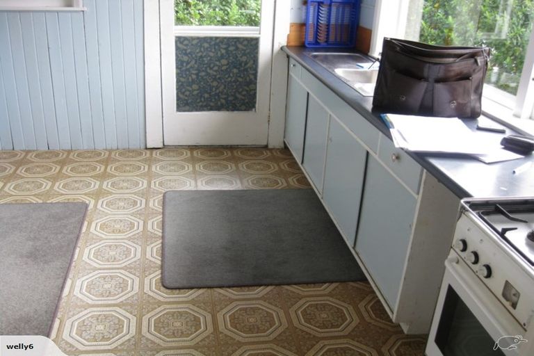 Photo of property in 12 Tanera Crescent, Brooklyn, Wellington, 6021