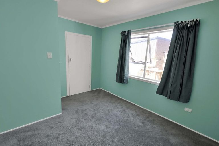 Photo of property in 2/6 Main Road, Wainuiomata, Lower Hutt, 5014