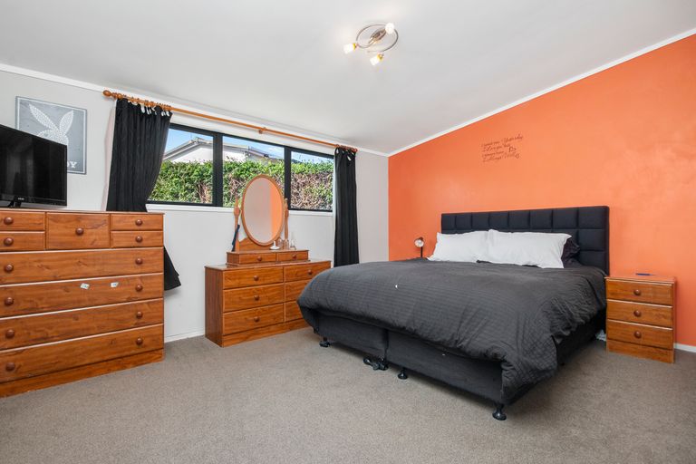 Photo of property in 106 Queen Street, Northcote Point, Auckland, 0627