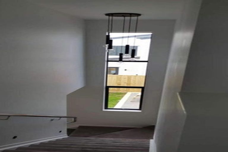 Photo of property in 17e Stanniland Street, Sunnyhills, Auckland, 2010