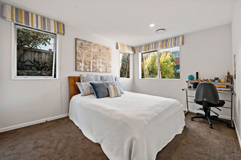 Photo of property in 52 Corricvale Way, Northcross, Auckland, 0630