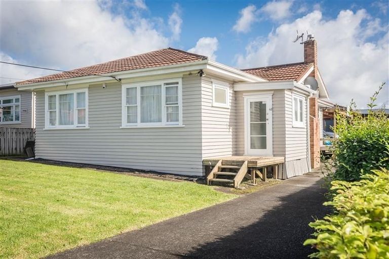 Photo of property in 63 Hutchinson Avenue, New Lynn, Auckland, 0600