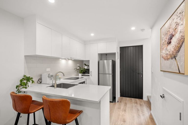 Photo of property in 7/8 Chivalry Road, Glenfield, Auckland, 0629