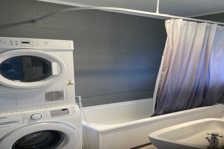 Photo of property in 3 Thurleigh Grove, Karori, Wellington, 6012