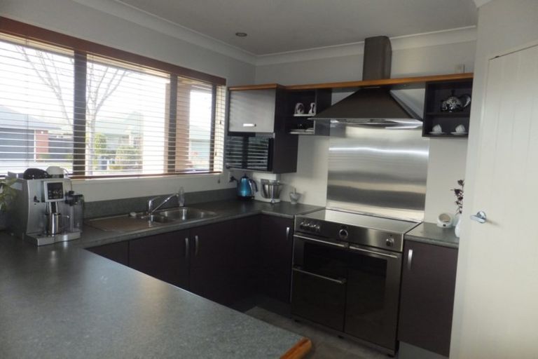 Photo of property in 2 Ross Place, Northwood, Christchurch, 8051