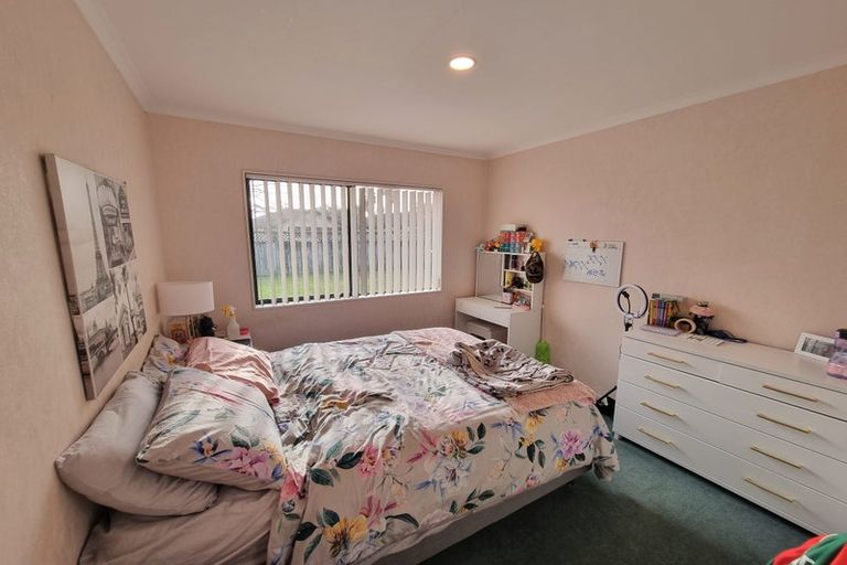 Photo of property in 91 Moyrus Crescent, East Tamaki Heights, Auckland, 2016