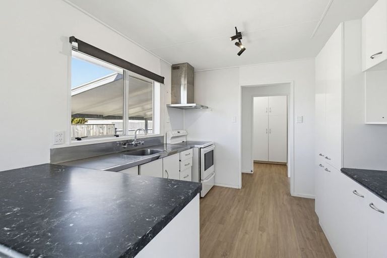 Photo of property in 26 Cumberland Place, Kelvin Grove, Palmerston North, 4414