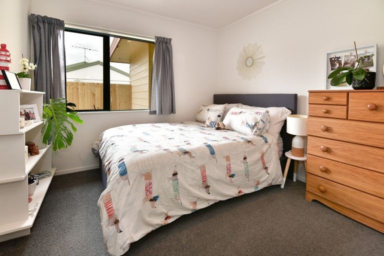 Photo of property in 1/12 Knott Road, Stanmore Bay, Whangaparaoa, 0932