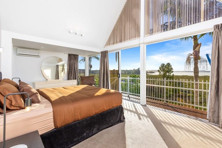 Photo of property in 25 Oakpark Place, West Harbour, Auckland, 0618