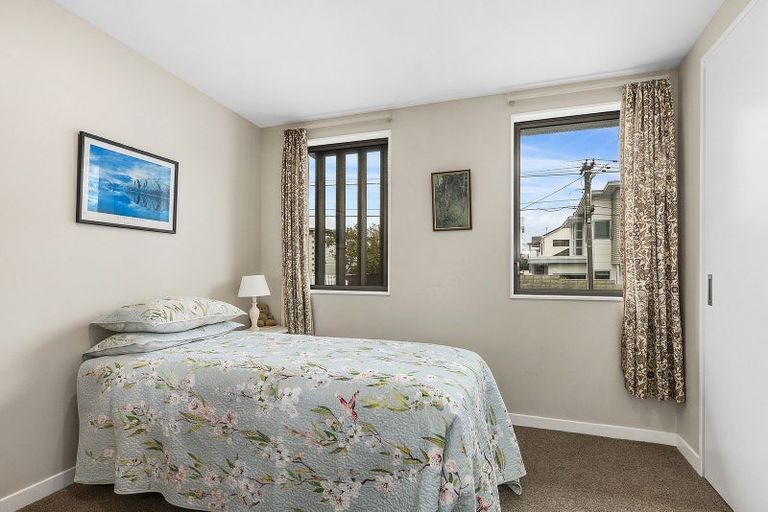 Photo of property in 2/24 Tamar Street, Island Bay, Wellington, 6023