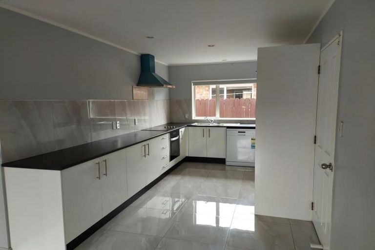 Photo of property in 100 Manuroa Road, Takanini, 2112