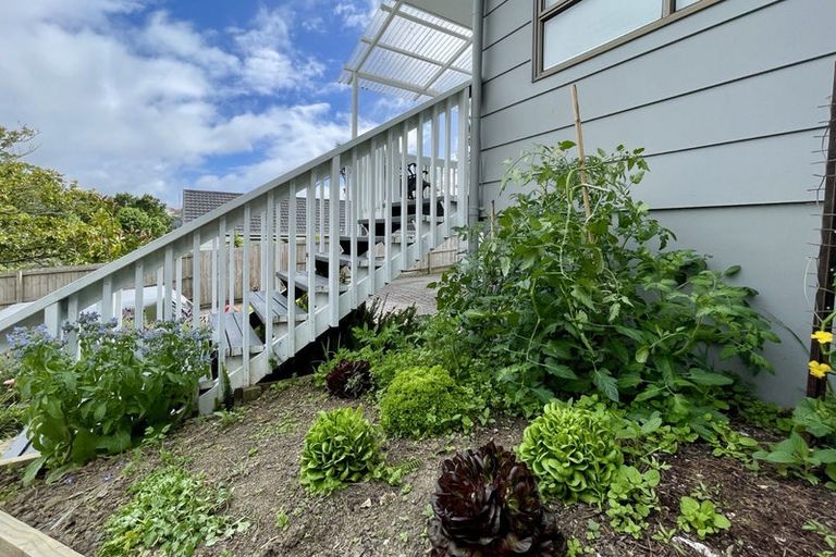 Photo of property in 1/3 Leith Way, Rothesay Bay, Auckland, 0630