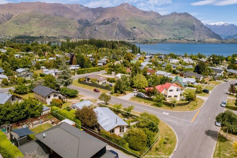 Photo of property in 21 Hunter Crescent, Wanaka, 9305