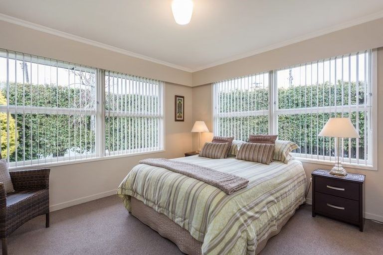 Photo of property in 2 Colwill Road, Massey, Auckland, 0614