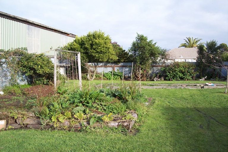 Photo of property in 128 Queen Street, Westport, 7825