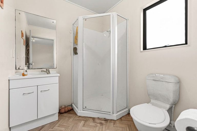 Photo of property in 10 Gunner Drive, Te Atatu Peninsula, Auckland, 0610